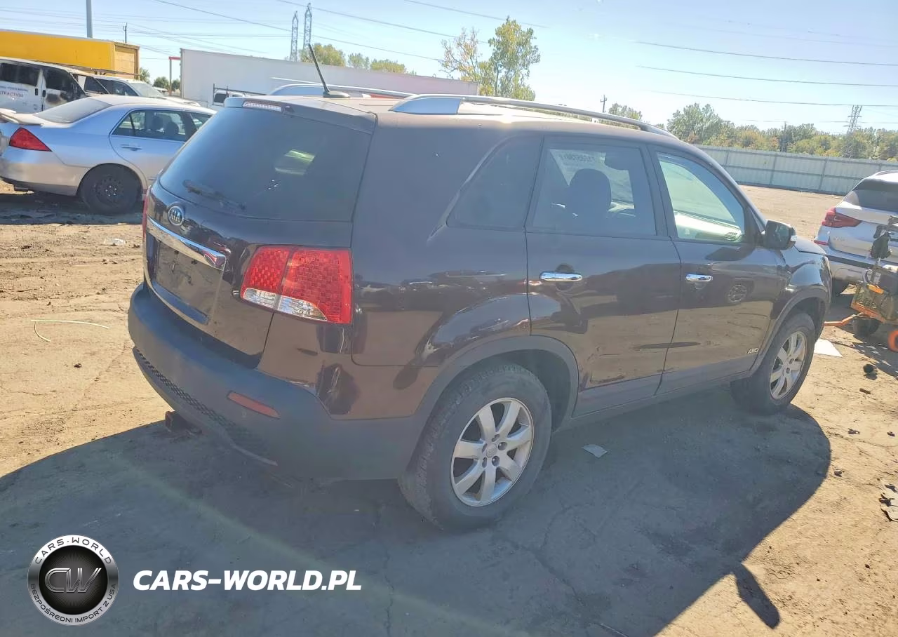 2011 Kia Sorento Lx VIN:5XYKTDA16BG039378 - 3
