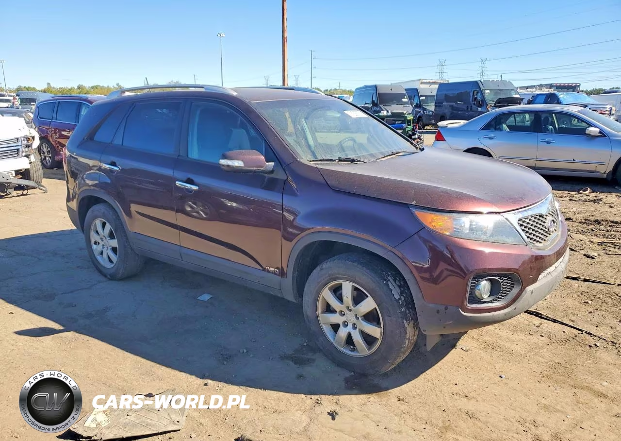 2011 Kia Sorento Lx VIN:5XYKTDA16BG039378 - 4