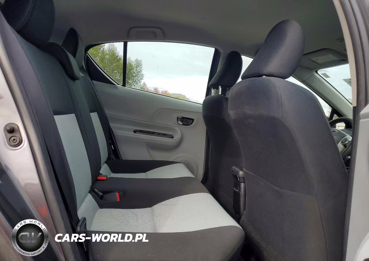 2014 Toyota Prius C Two VIN:JTDKDTB37E1569466 - 11