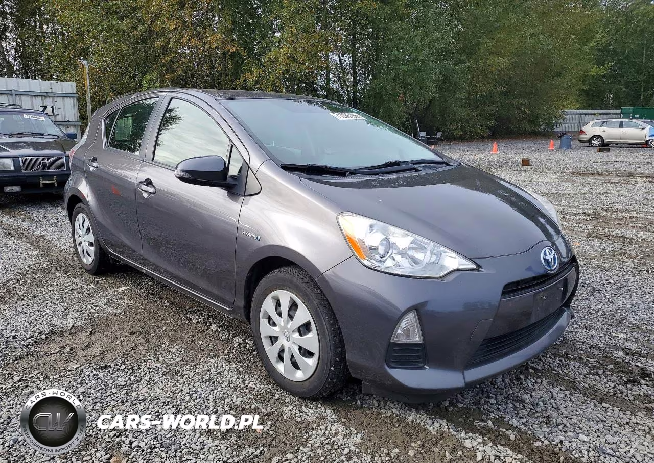 2014 Toyota Prius C Two VIN:JTDKDTB37E1569466 - 4
