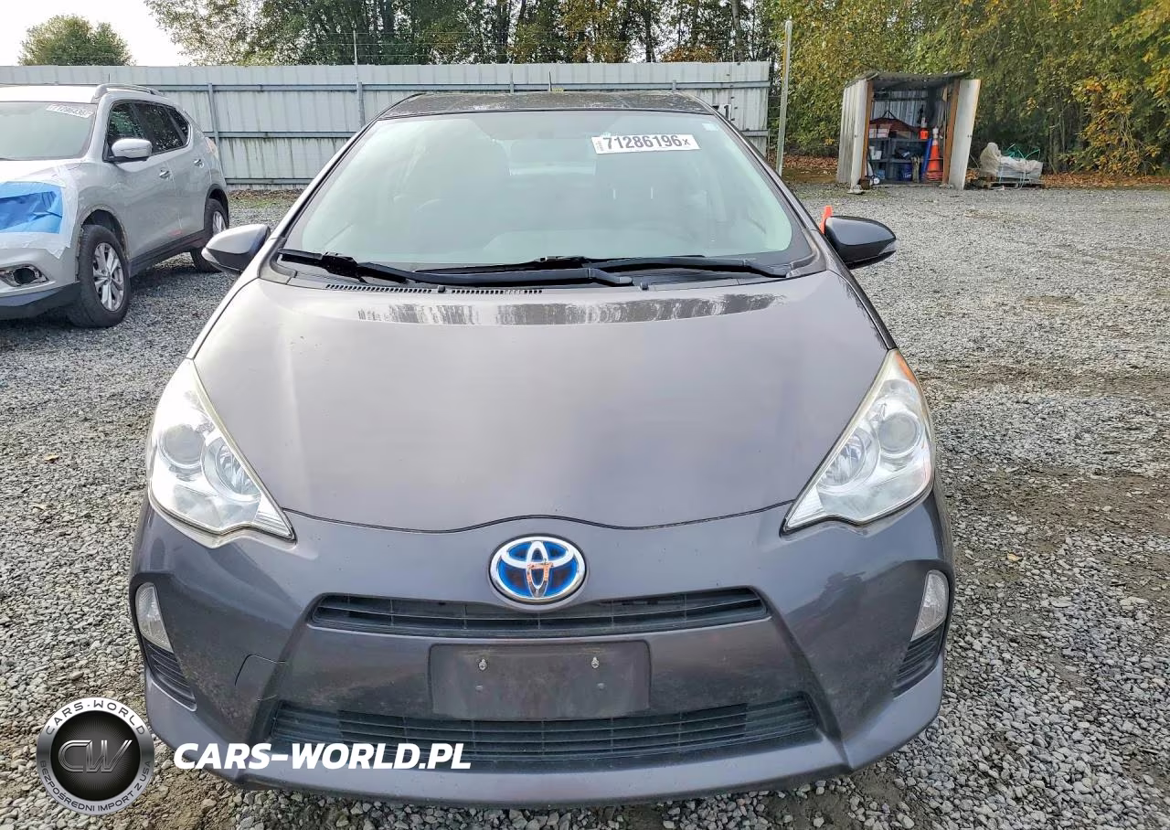 2014 Toyota Prius C Two VIN:JTDKDTB37E1569466 - 5