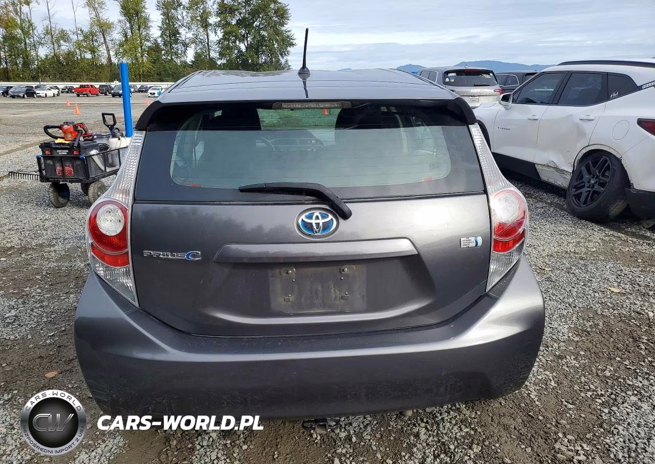 2014 Toyota Prius C Two VIN:JTDKDTB37E1569466 - 6