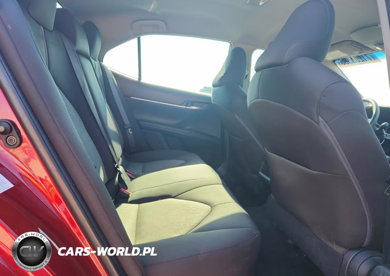 2018 Toyota Camry Le VIN:4T1B11HK0JU654844 - 10