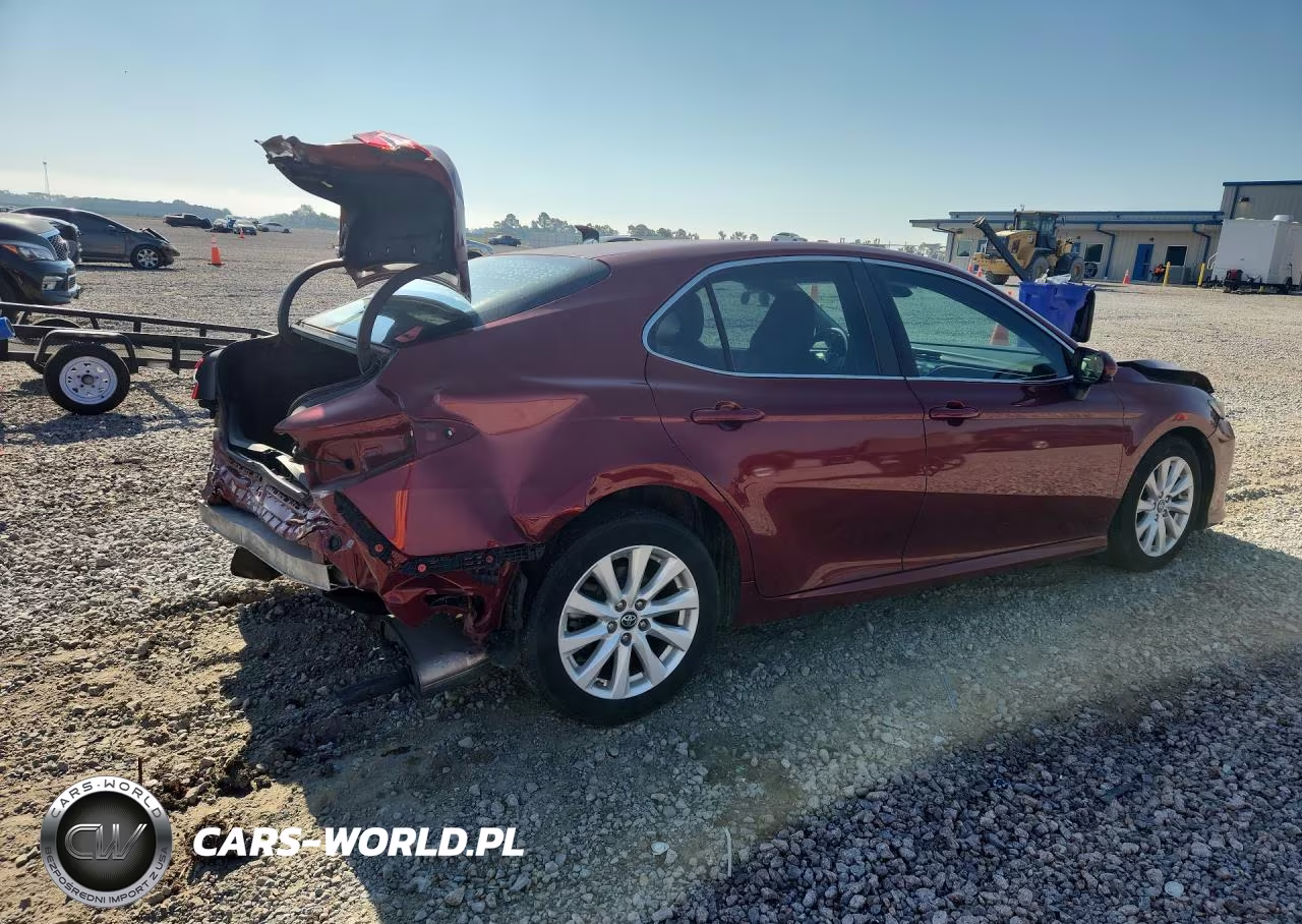2018 Toyota Camry Le VIN:4T1B11HK0JU654844 - 3