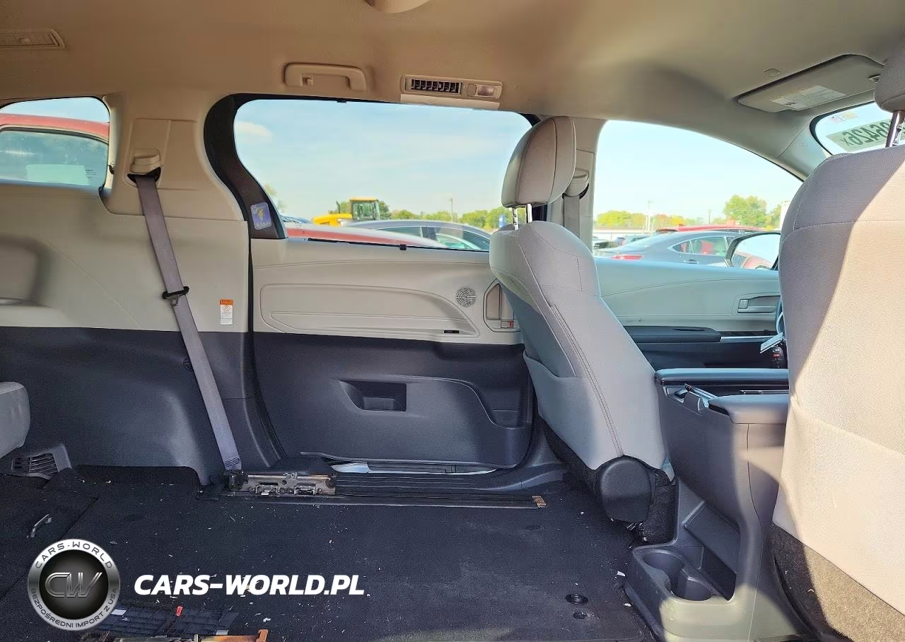 2024 Toyota Sienna Le VIN:5TDKSKFC6RS128558 - 11