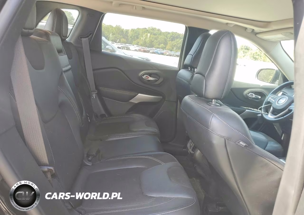 2018 Jeep Cherokee Latitude Plus VIN:1C4PJLLX9JD587587 - 11