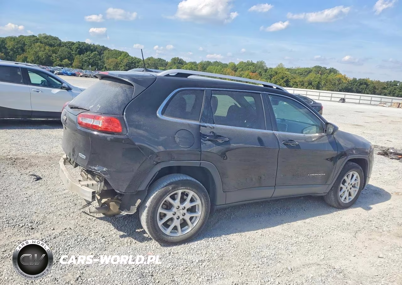2018 Jeep Cherokee Latitude Plus VIN:1C4PJLLX9JD587587 - 3
