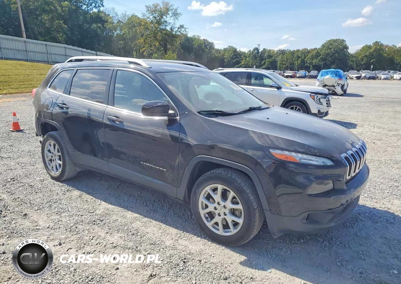 2018 Jeep Cherokee Latitude Plus VIN:1C4PJLLX9JD587587 - 4