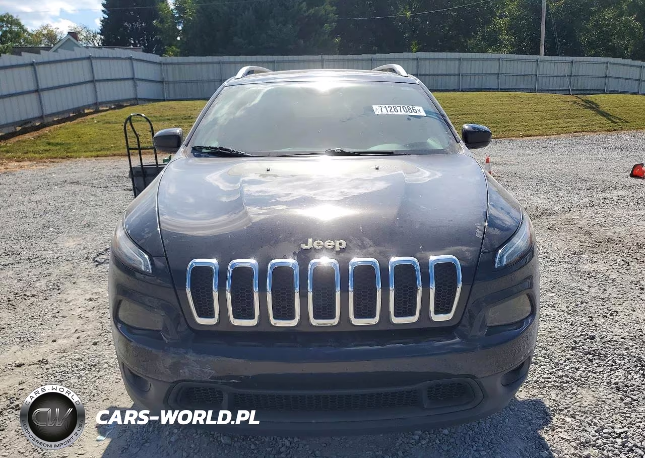 2018 Jeep Cherokee Latitude Plus VIN:1C4PJLLX9JD587587 - 5