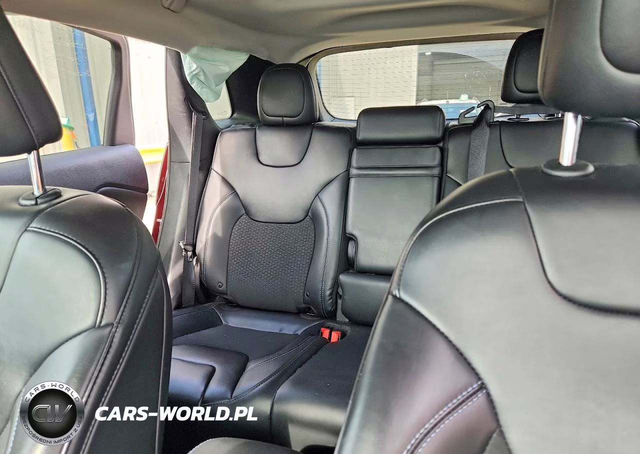 2019 Jeep Cherokee Latitude Plus VIN:1C4PJLLB7KD403592 - 10