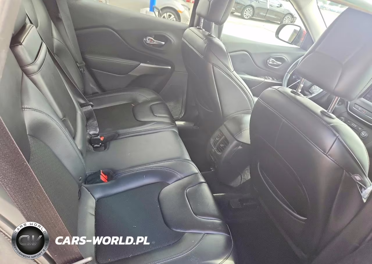 2019 Jeep Cherokee Latitude Plus VIN:1C4PJLLB7KD403592 - 11