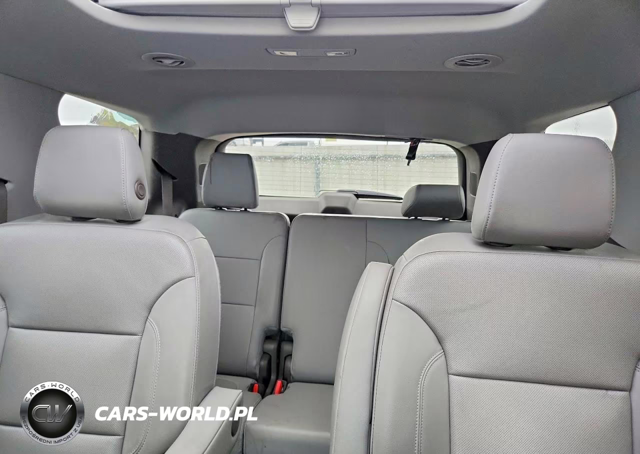 2018 Chevrolet Traverse Premier VIN:1GNERKKWXJJ127138 - 10