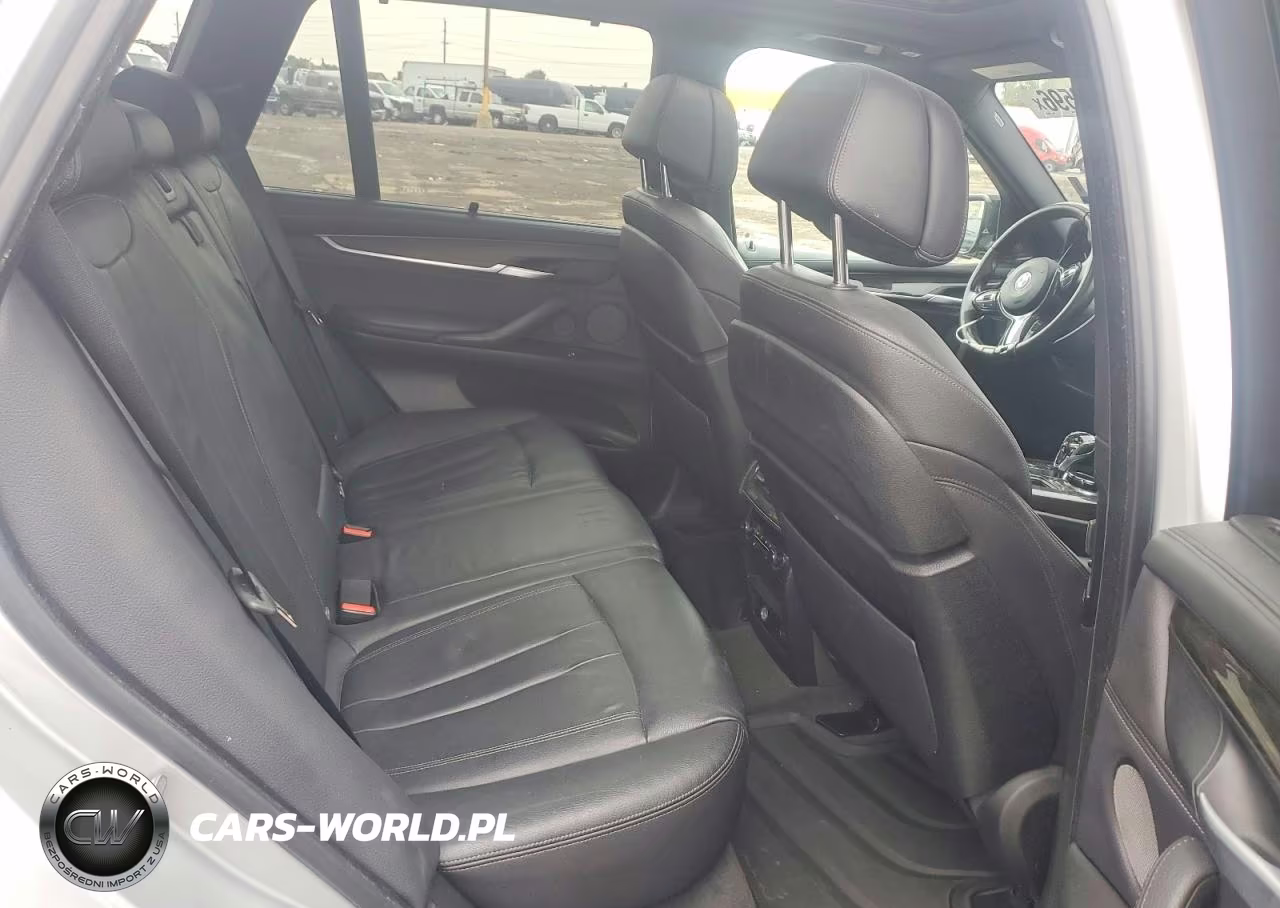 2018 BMW X5 xDrive50I VIN:5UXKR6C56J0U15638 - 11