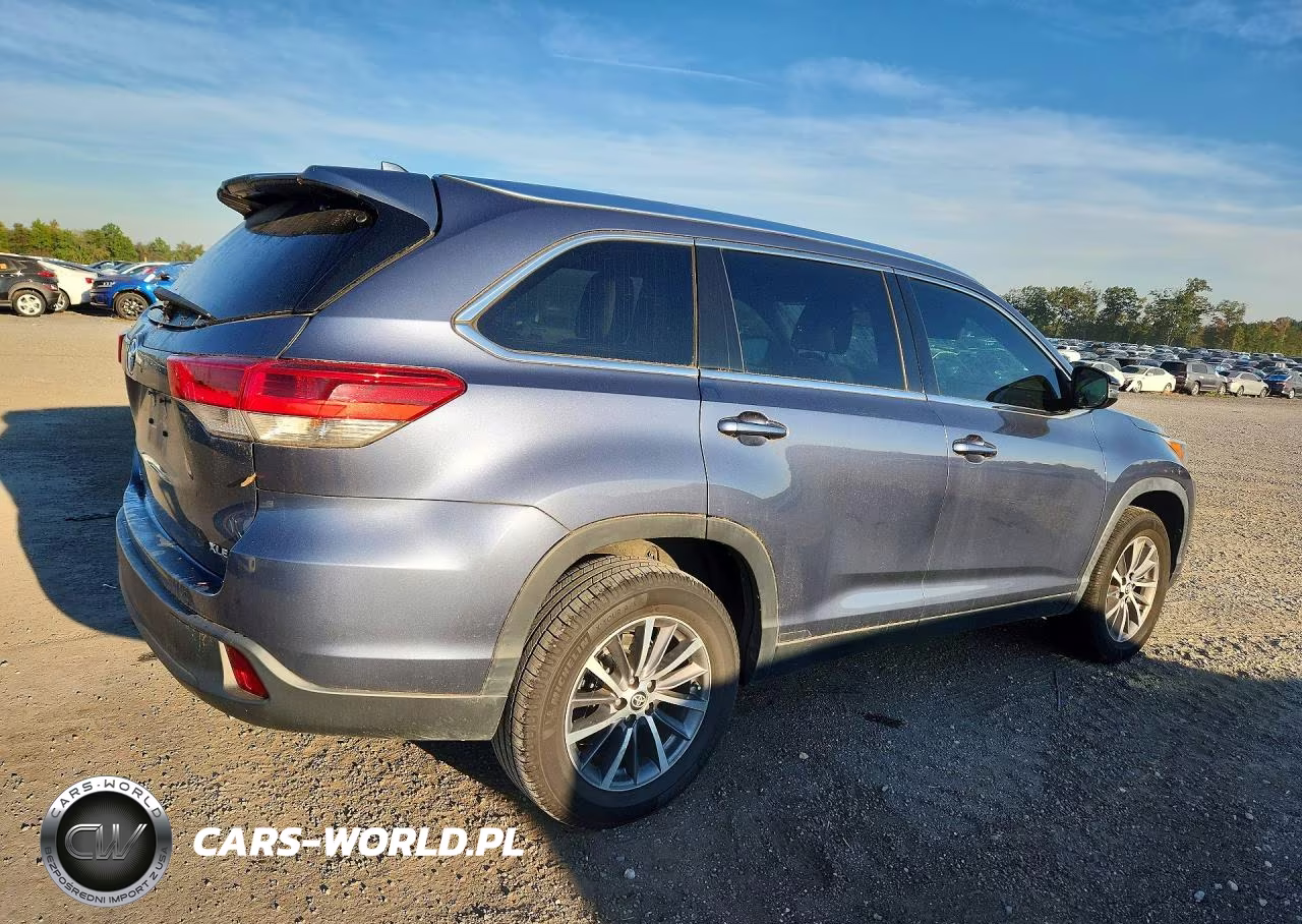 2019 Toyota Highlander Xle VIN:5TDKZRFHXKS329921 - 3