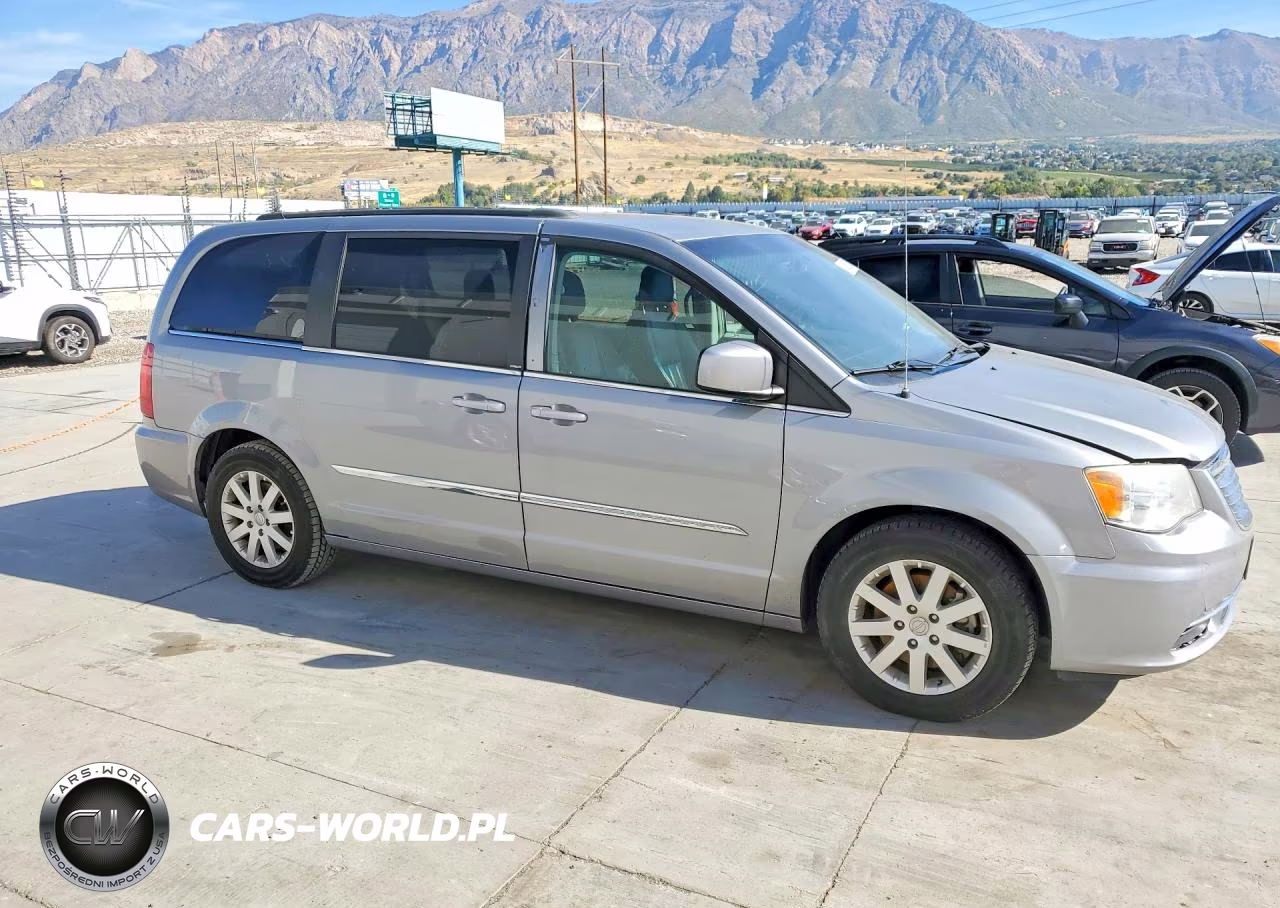 2014 Chrysler Town & Country Touring VIN:2C4RC1BG9ER126191 - 4