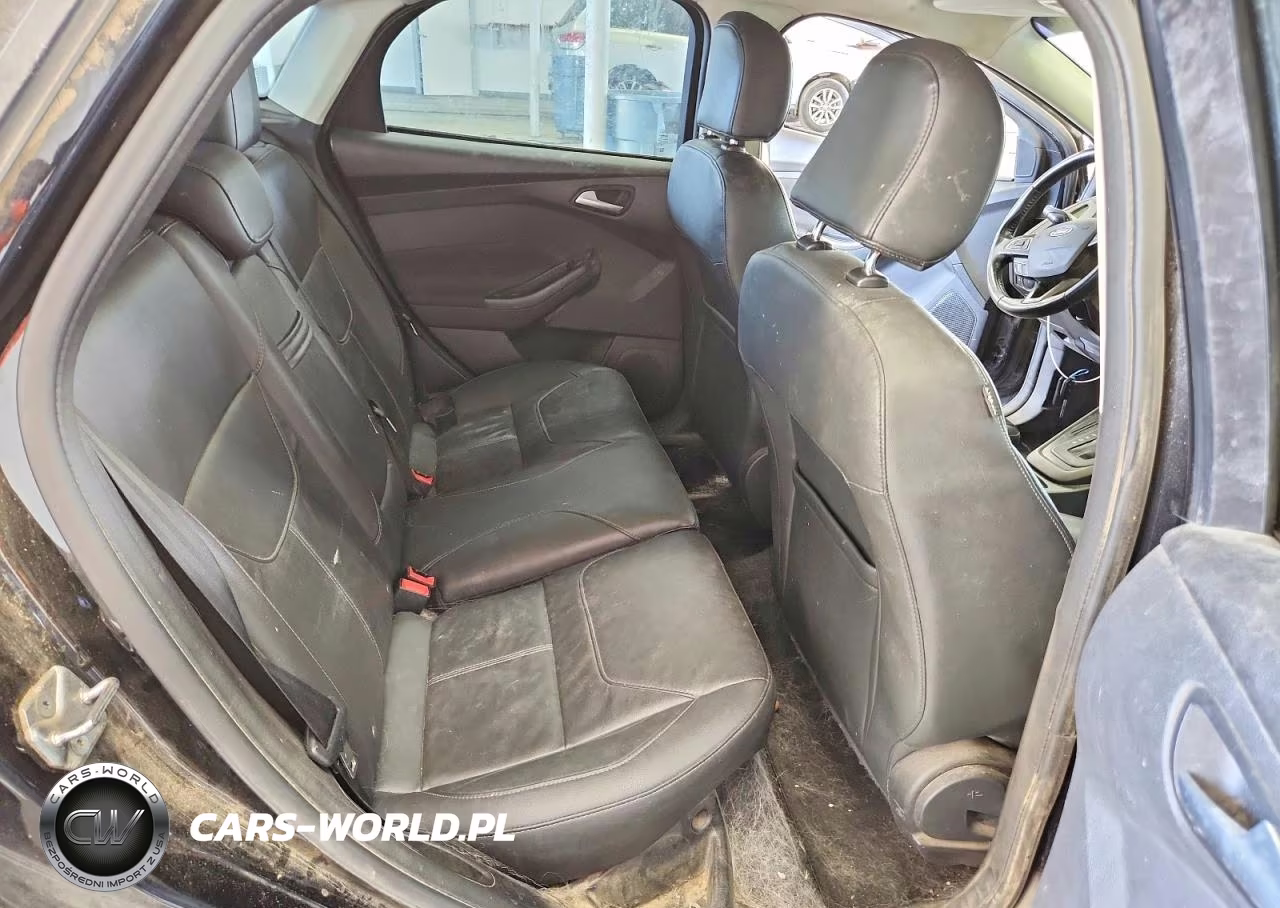 2016 Ford Focus Se VIN:1FADP3K26GL238883 - 10
