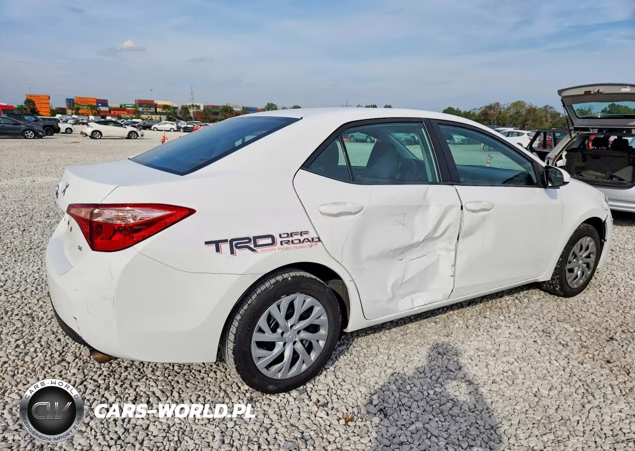 2019 Toyota Corolla Le VIN:2T1BURHE1KC170636 - 3