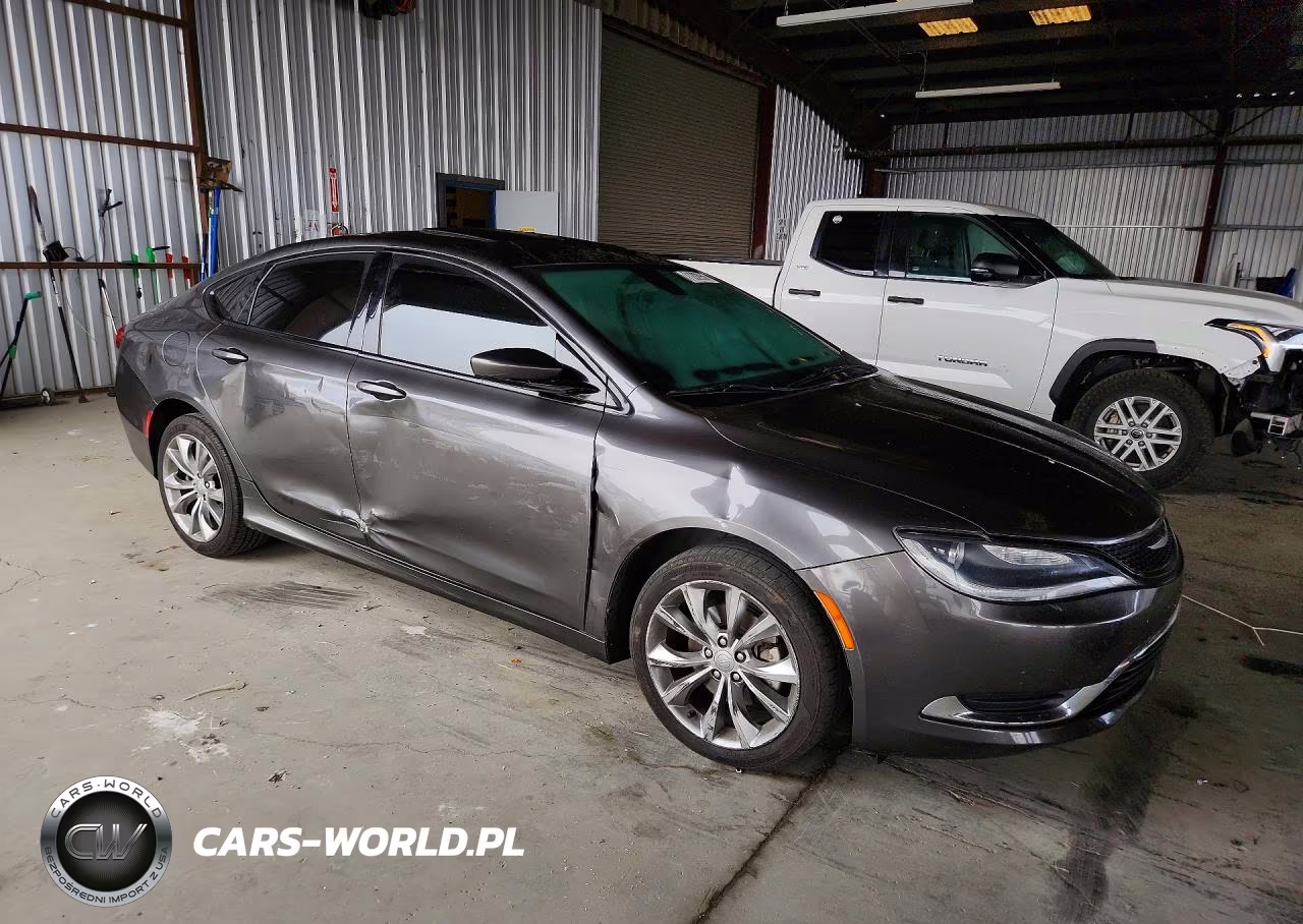 2015 Chrysler 200 S VIN:1C3CCCBB2FN692850 - 4