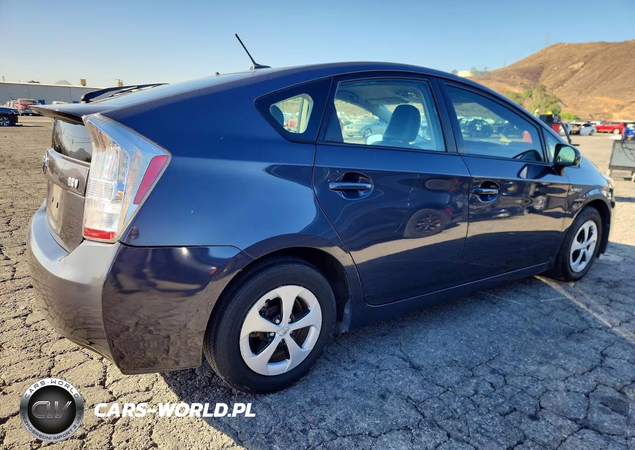 2011 Toyota Prius Two VIN:JTDKN3DU3B5325692 - 3