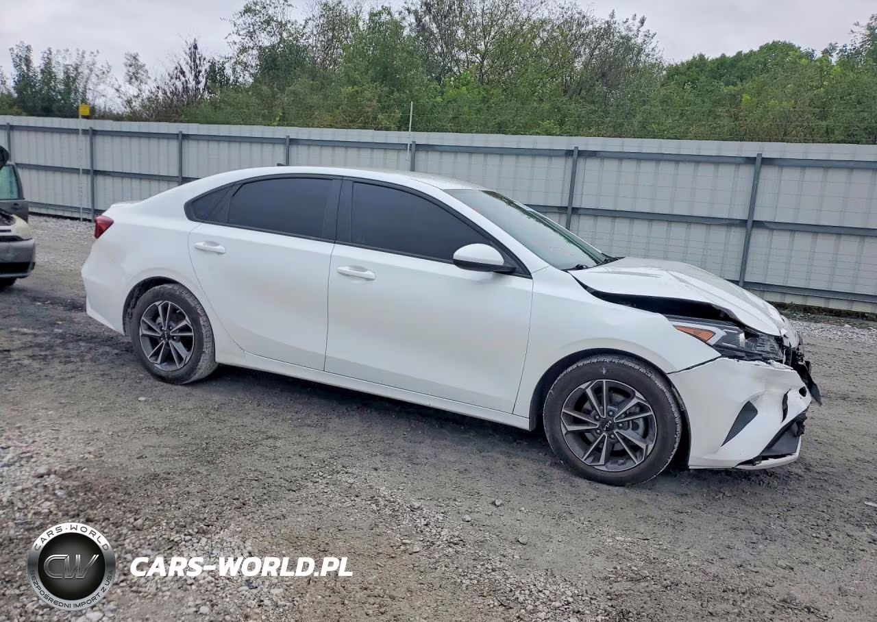 2022 Kia Forte Lxs VIN:3KPF24AD0NE435340 - 4