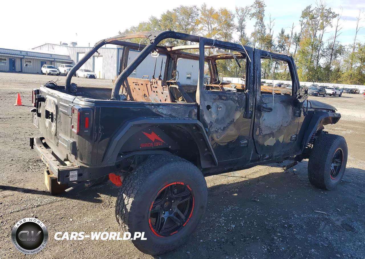 2012 Jeep Wrangler Unlimited Sahara VIN:1C4BJWEG2CL216384 - 3