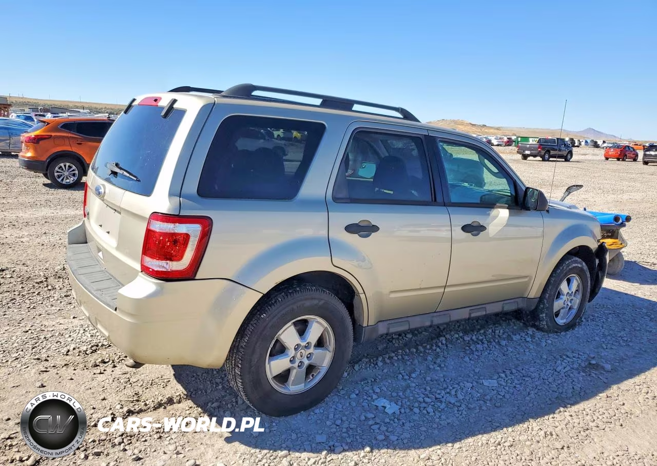 2010 Ford Escape Xlt VIN:1FMCU9D74AKB94918 - 3