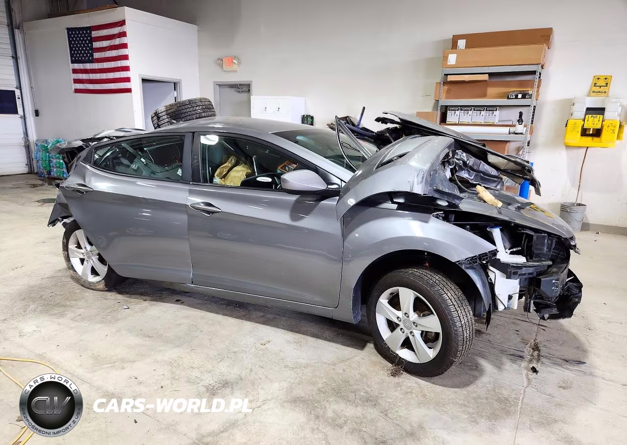 2013 Hyundai Elantra Gls VIN:5NPDH4AE5DH379937 - 4