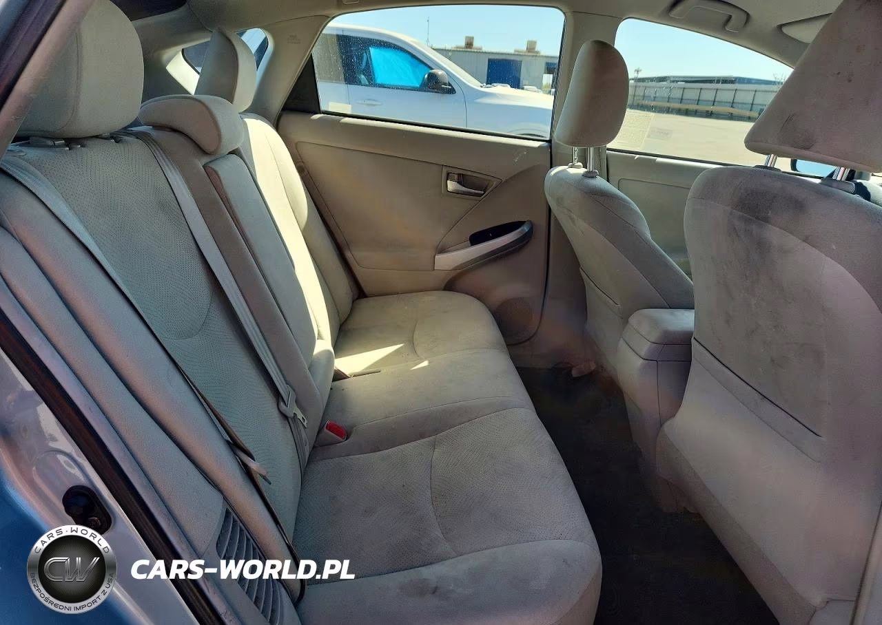 2015 Toyota Prius Two VIN:JTDKN3DU9F1942589 - 10
