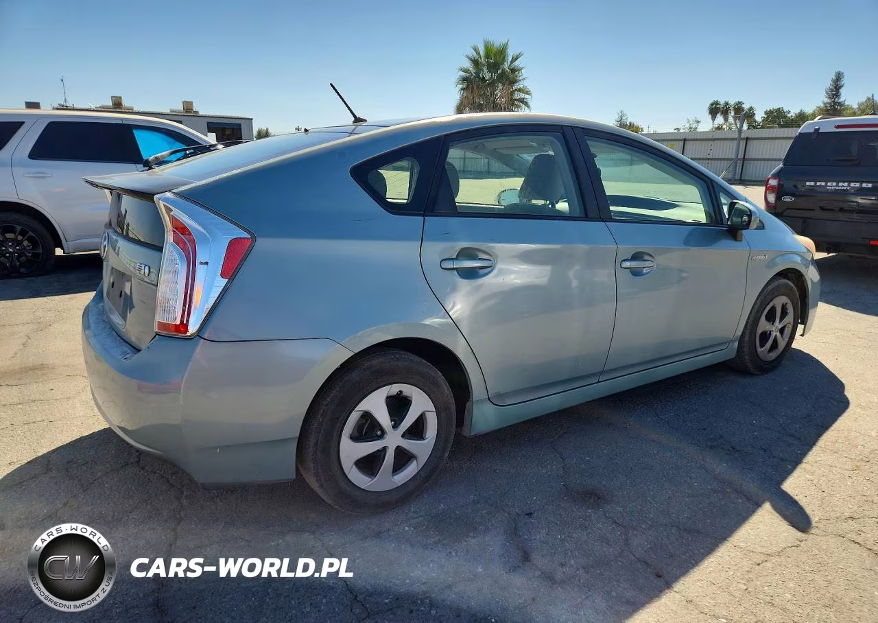 2015 Toyota Prius Two VIN:JTDKN3DU9F1942589 - 3