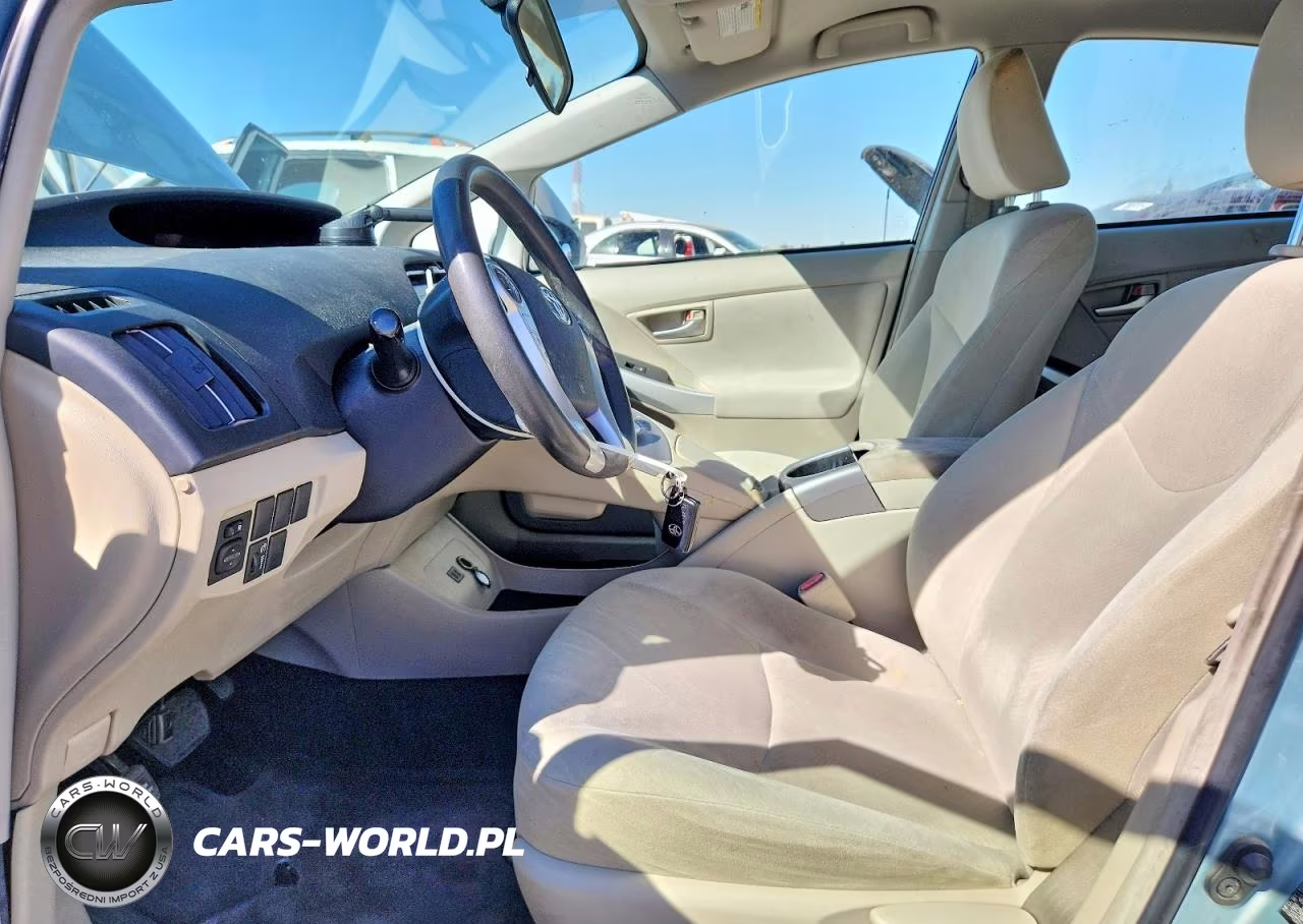2015 Toyota Prius Two VIN:JTDKN3DU9F1942589 - 7