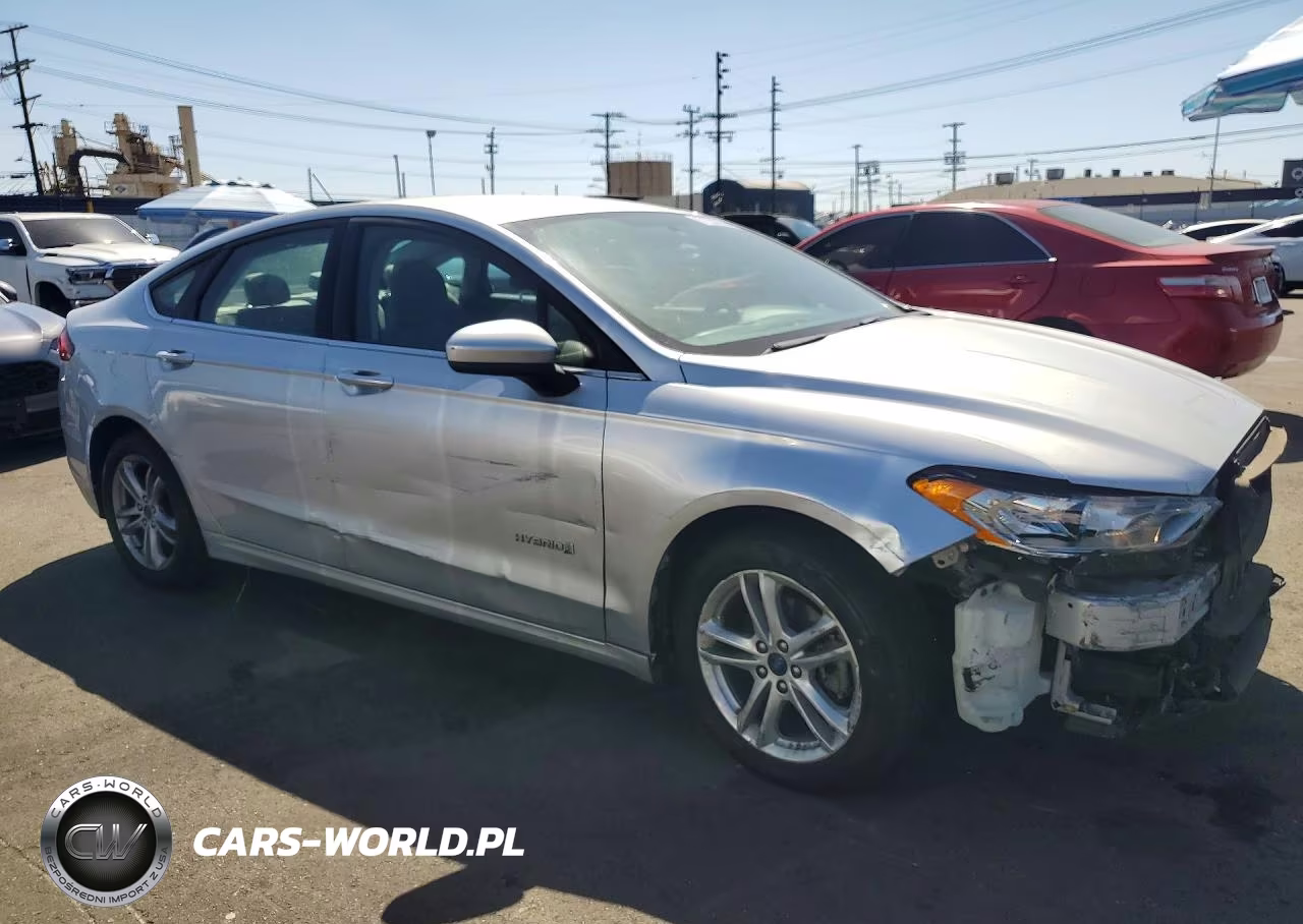 2018 Ford Fusion S Hybrid VIN:3FA6P0UU7JR273575 - 4