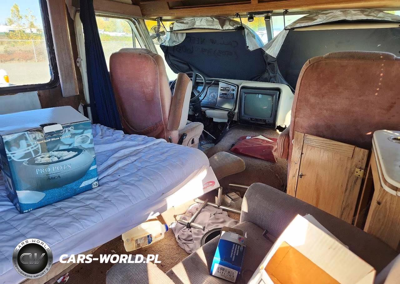 1992 Chevrolet Ambassador VIN:1GBKP37N3N3304053 - 5
