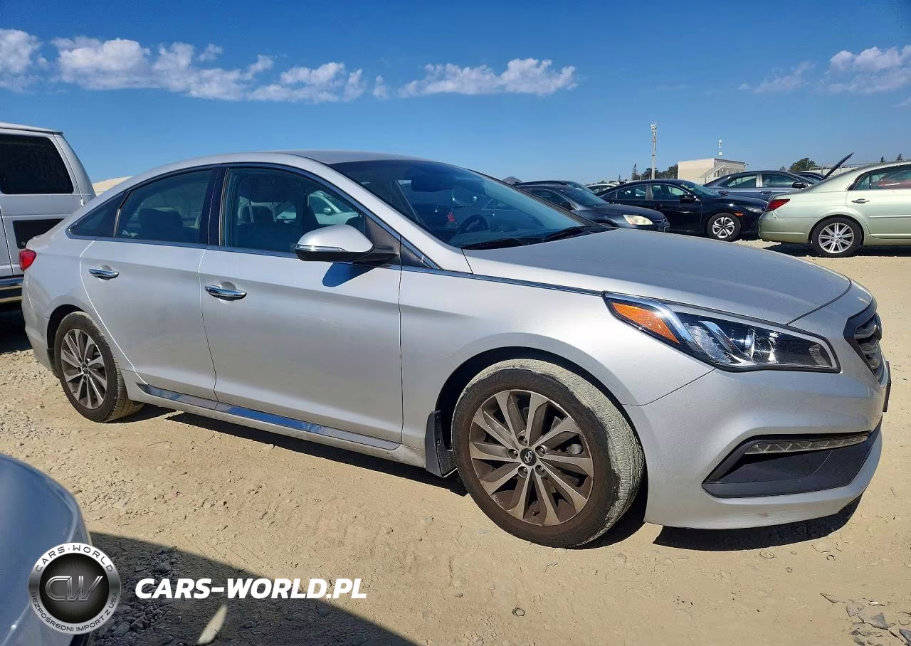 2015 Hyundai Sonata Sport VIN:5NPE34AF4FH131774 - 4