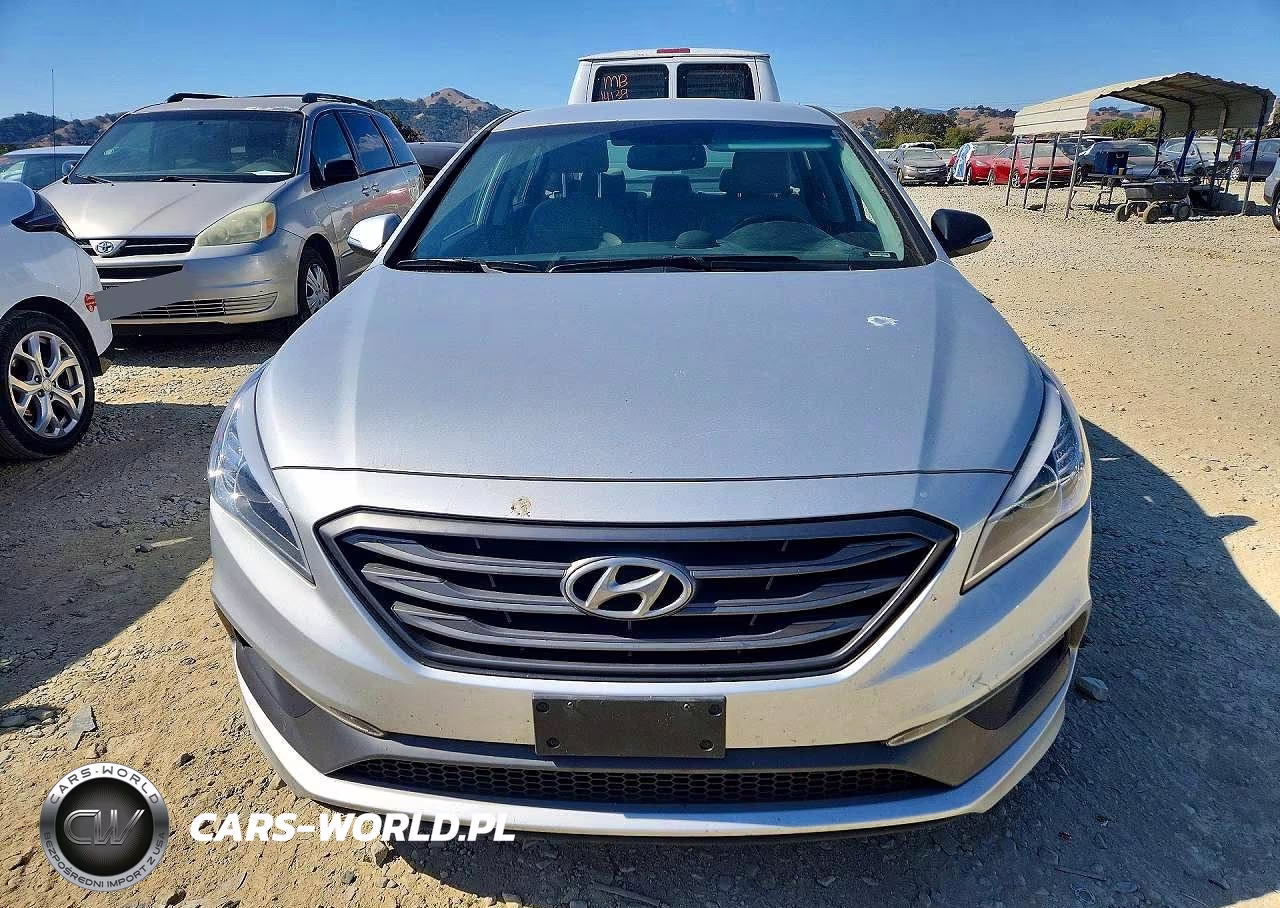 2015 Hyundai Sonata Sport VIN:5NPE34AF4FH131774 - 5