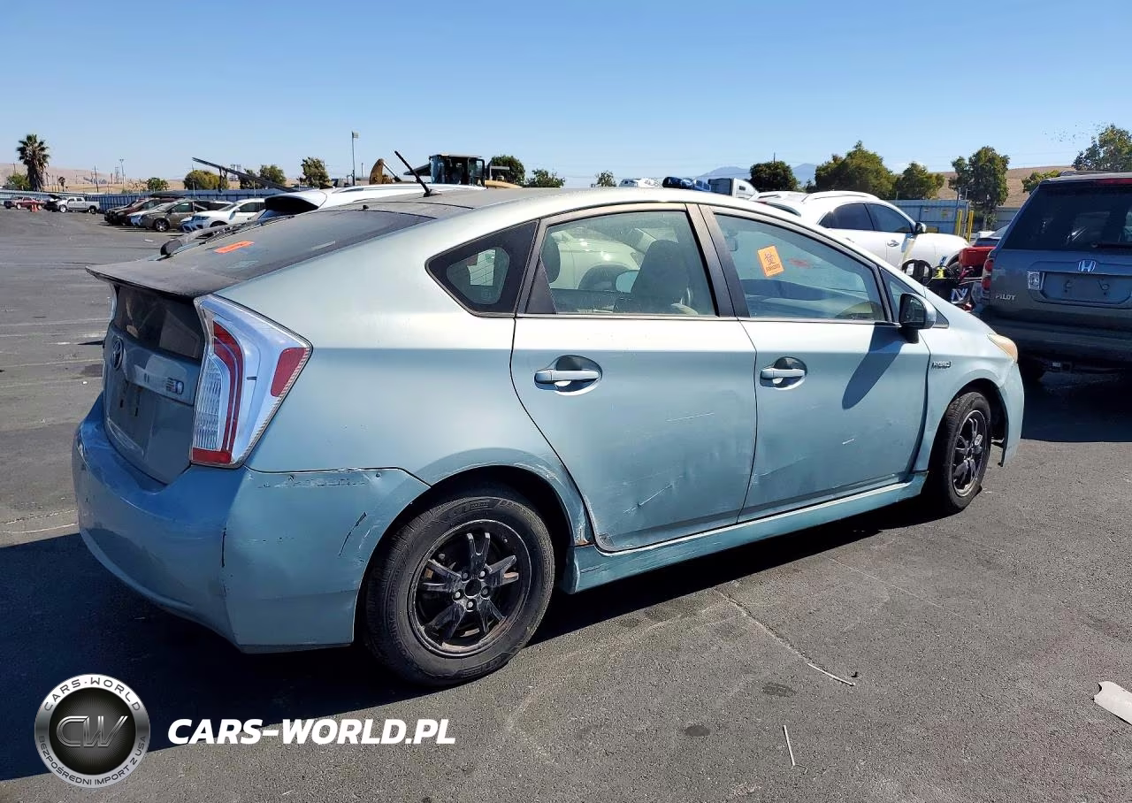 2013 Toyota Prius Two VIN:JTDKN3DU8D1624511 - 3