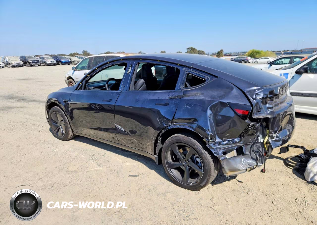 2026 Tesla Model Y VIN:7SAYGDED2TF582516 - 2