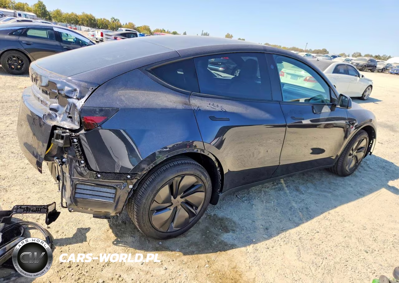 2026 Tesla Model Y VIN:7SAYGDED2TF582516 - 3