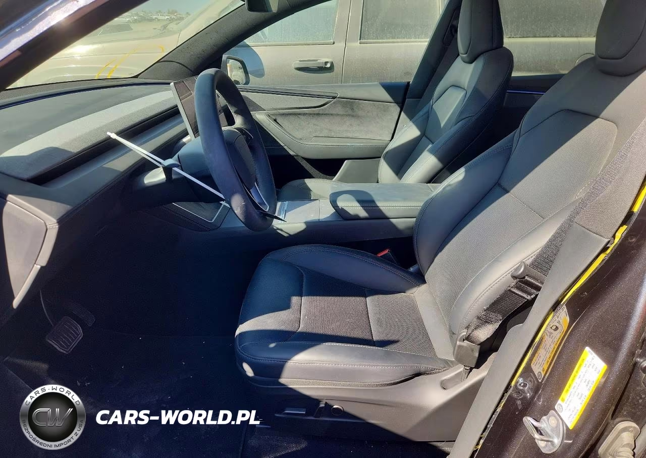 2026 Tesla Model Y VIN:7SAYGDED2TF582516 - 7