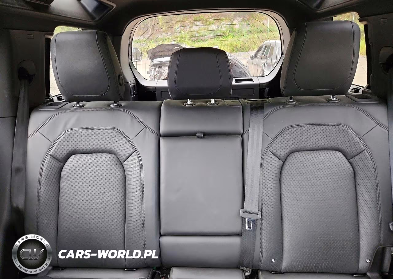 2023 Land Rover Defender 110 VIN:SALEWEEE0P2189861 - 10