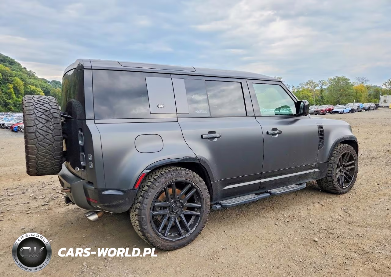 2023 Land Rover Defender 110 VIN:SALEWEEE0P2189861 - 3