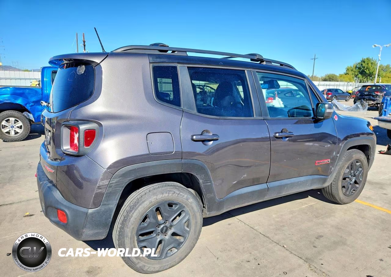 2018 Jeep Renegade Trailhawk VIN:ZACCJBCB2JPJ09216 - 3