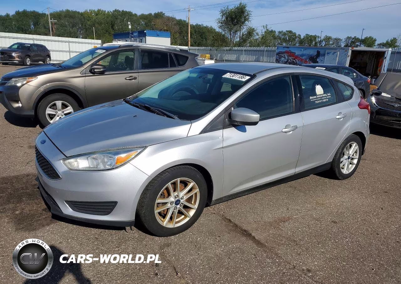 2018 Ford Focus Se VIN:1FADP3K20JL331227 - 1