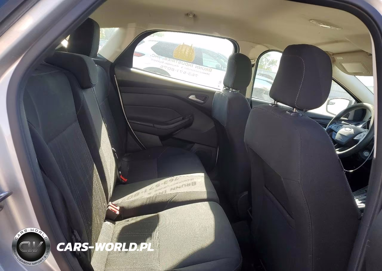2018 Ford Focus Se VIN:1FADP3K20JL331227 - 10