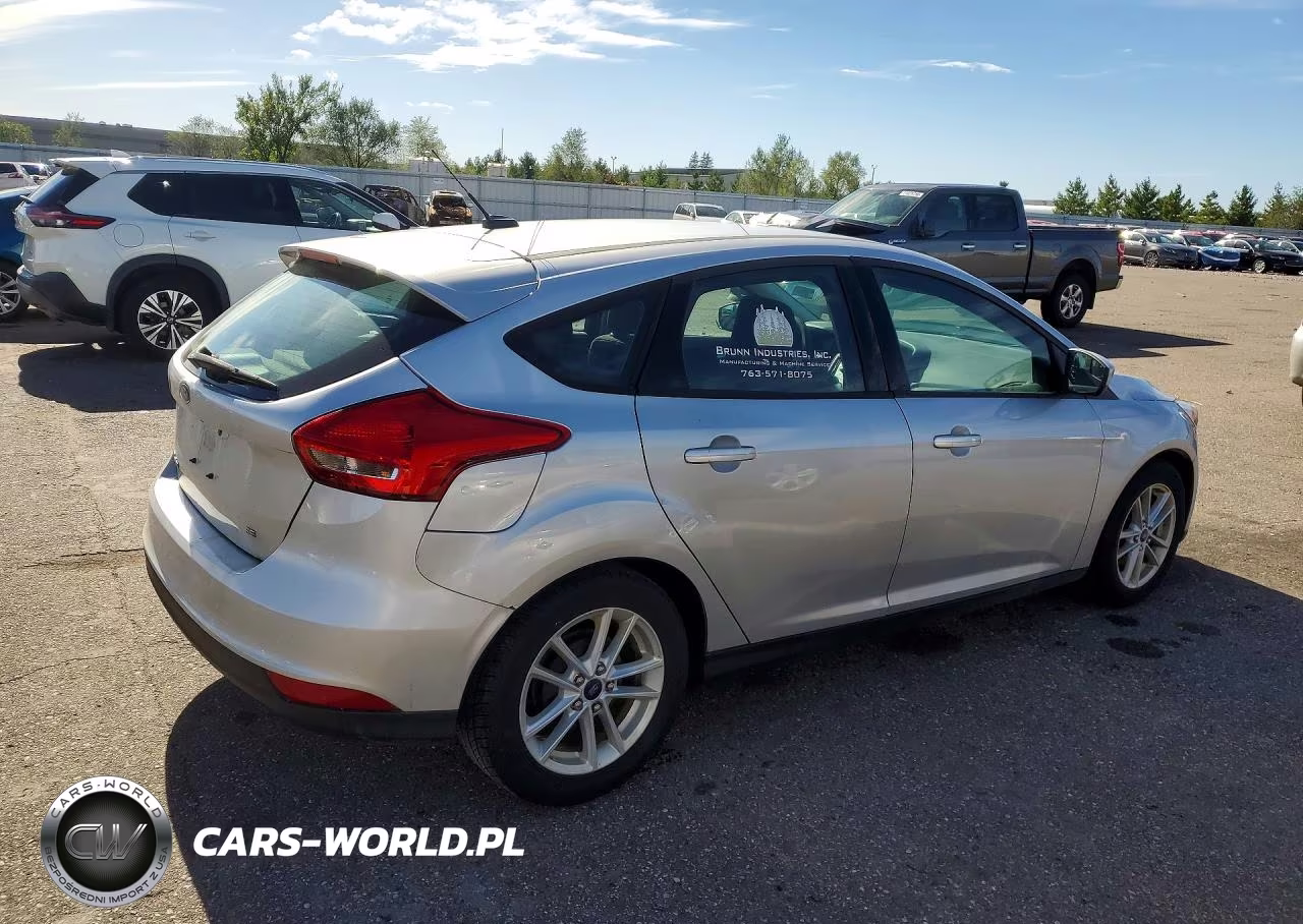 2018 Ford Focus Se VIN:1FADP3K20JL331227 - 3