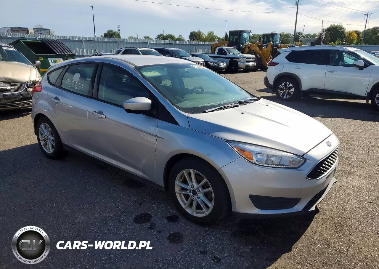 2018 Ford Focus Se VIN:1FADP3K20JL331227 - 4