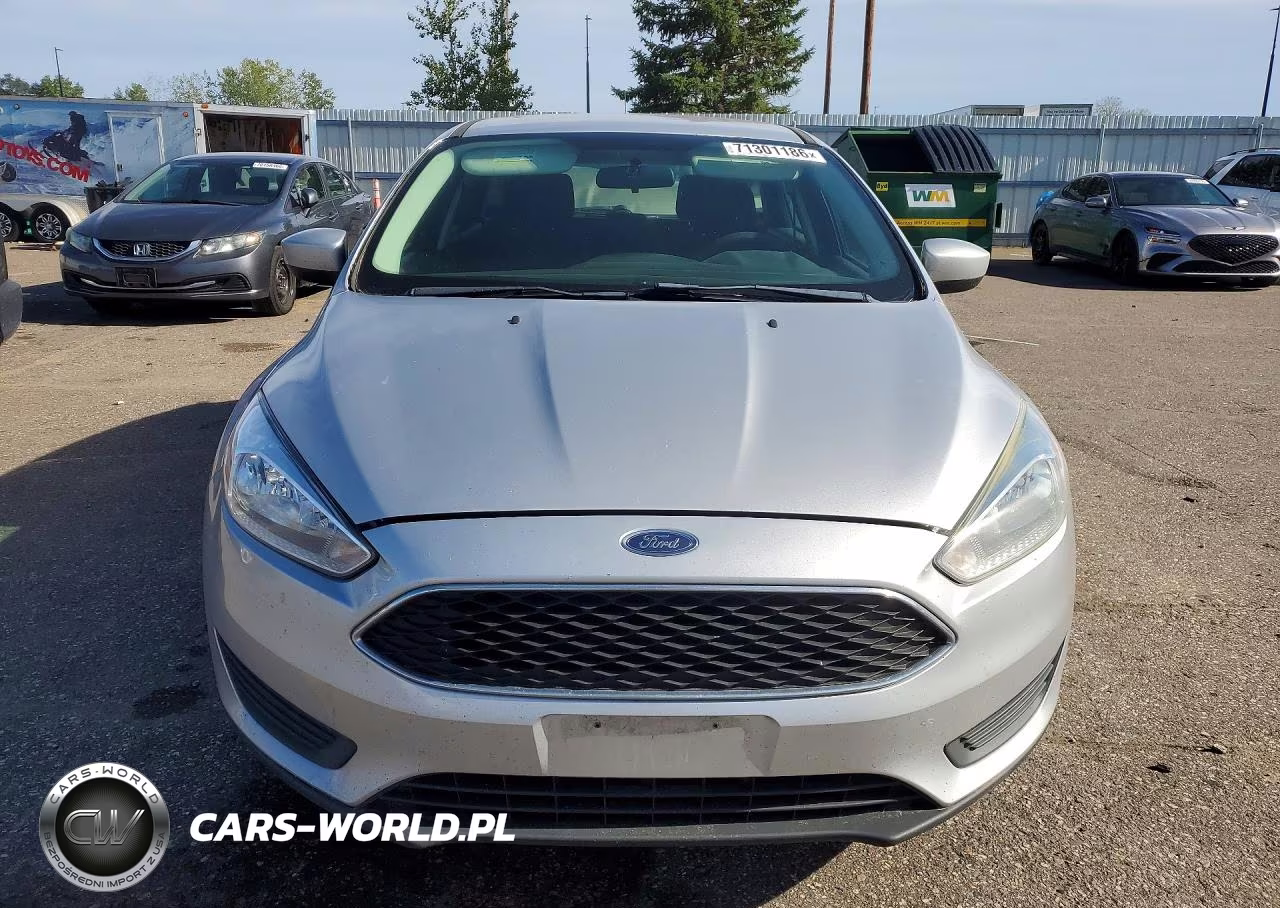 2018 Ford Focus Se VIN:1FADP3K20JL331227 - 5
