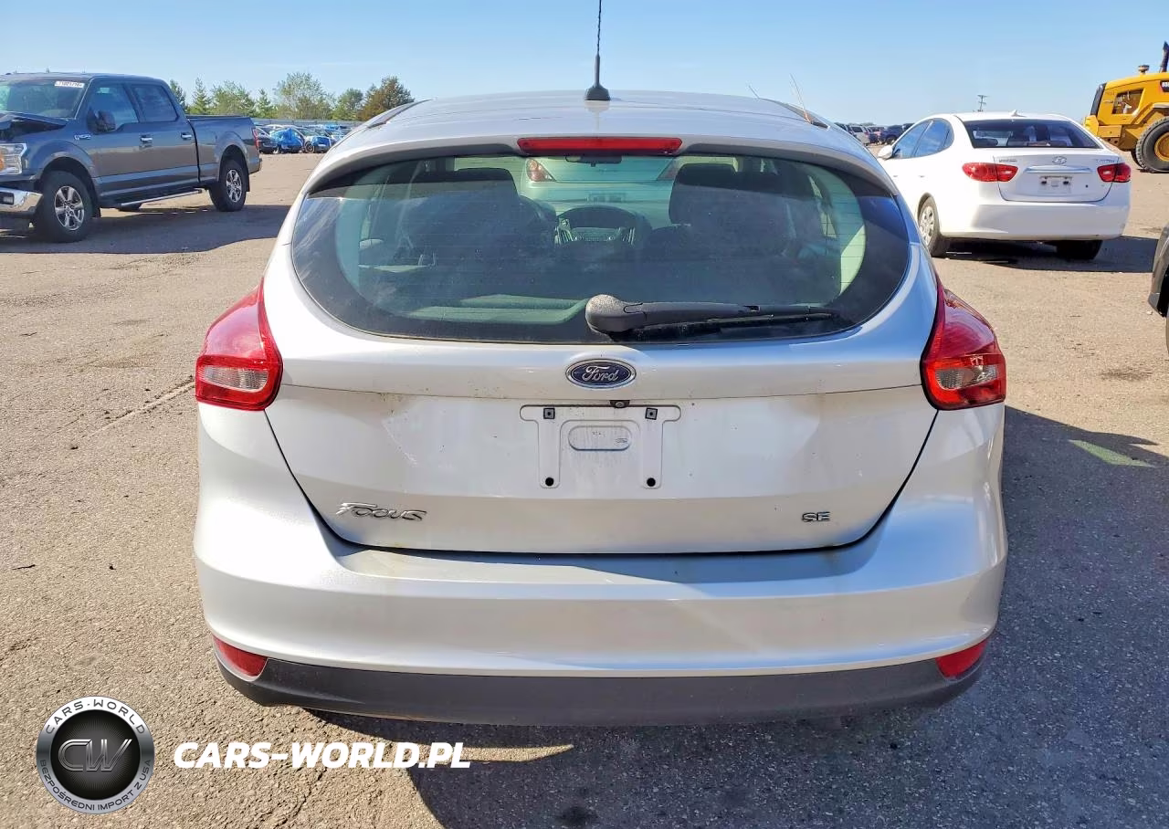 2018 Ford Focus Se VIN:1FADP3K20JL331227 - 6
