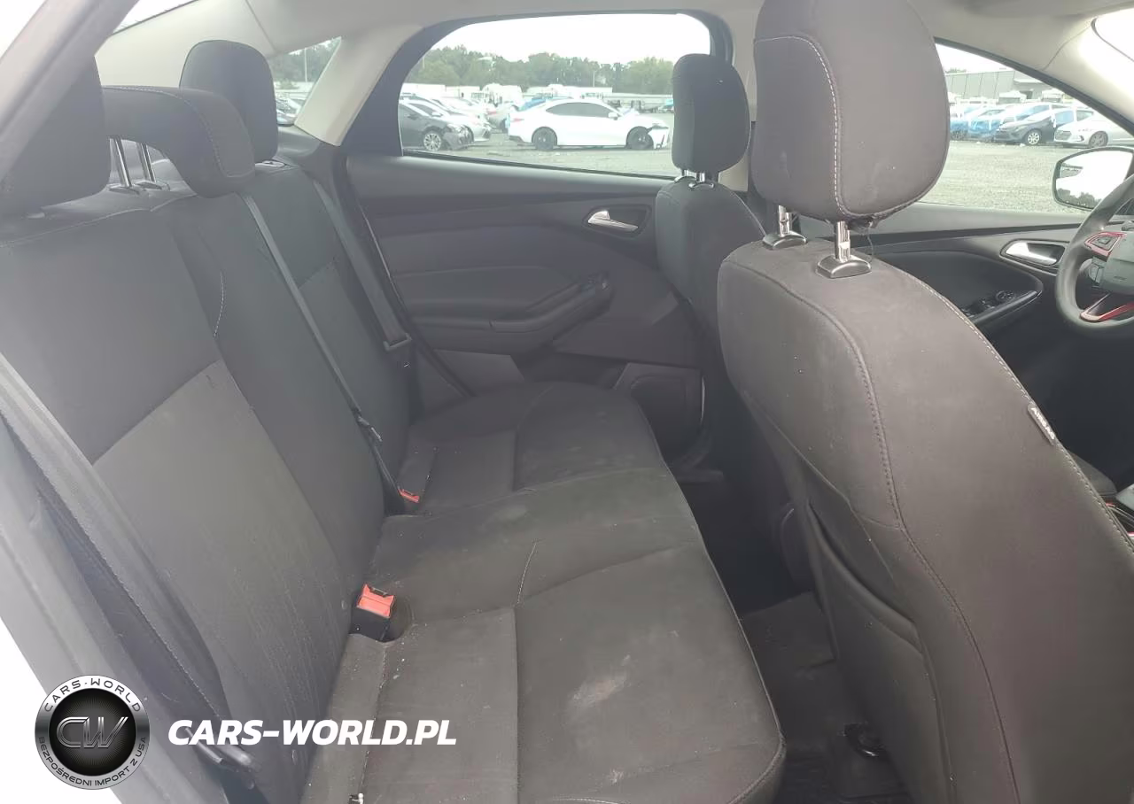 2018 Ford Focus Se VIN:1FADP3F2XJL209159 - 10