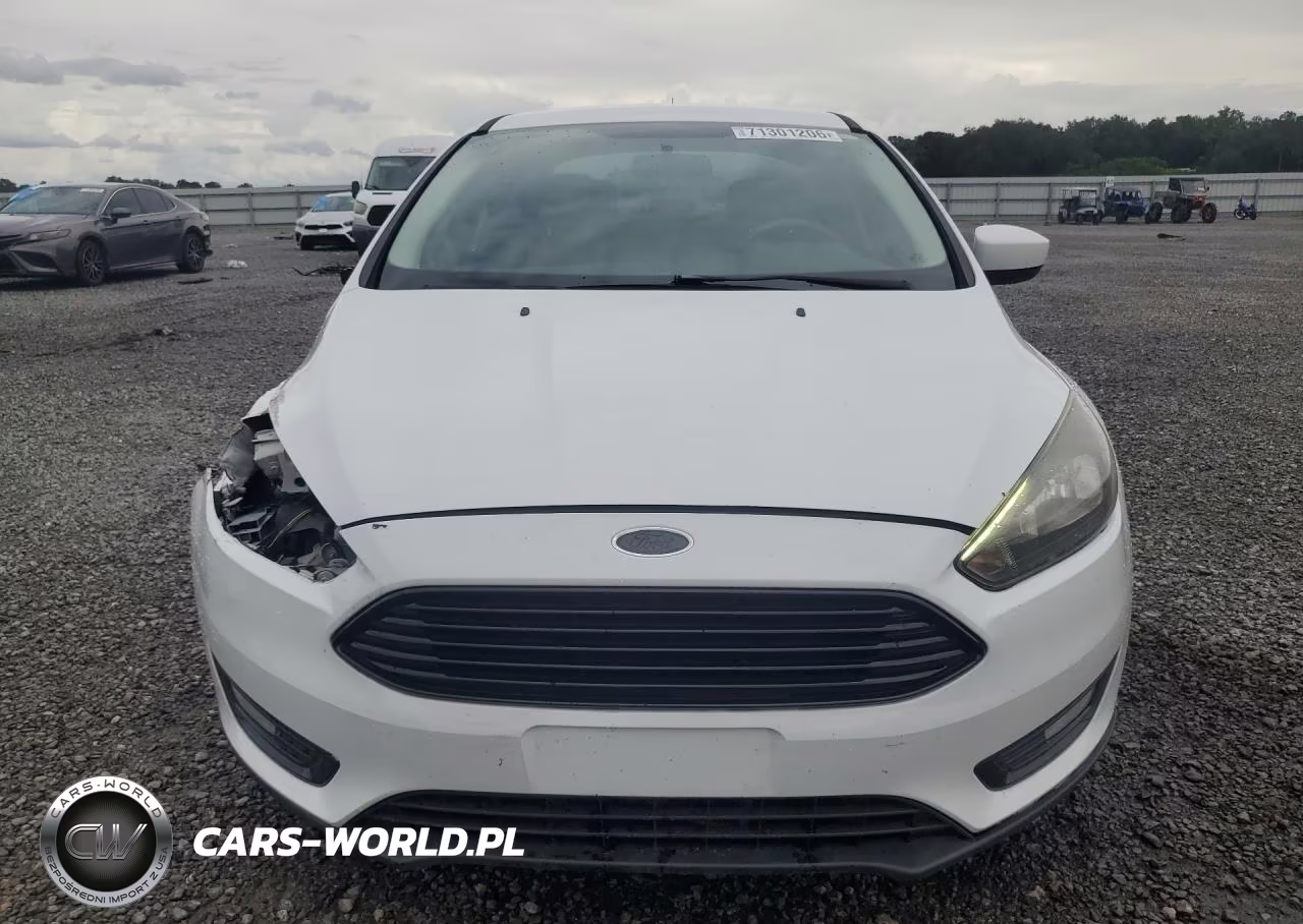 2018 Ford Focus Se VIN:1FADP3F2XJL209159 - 5