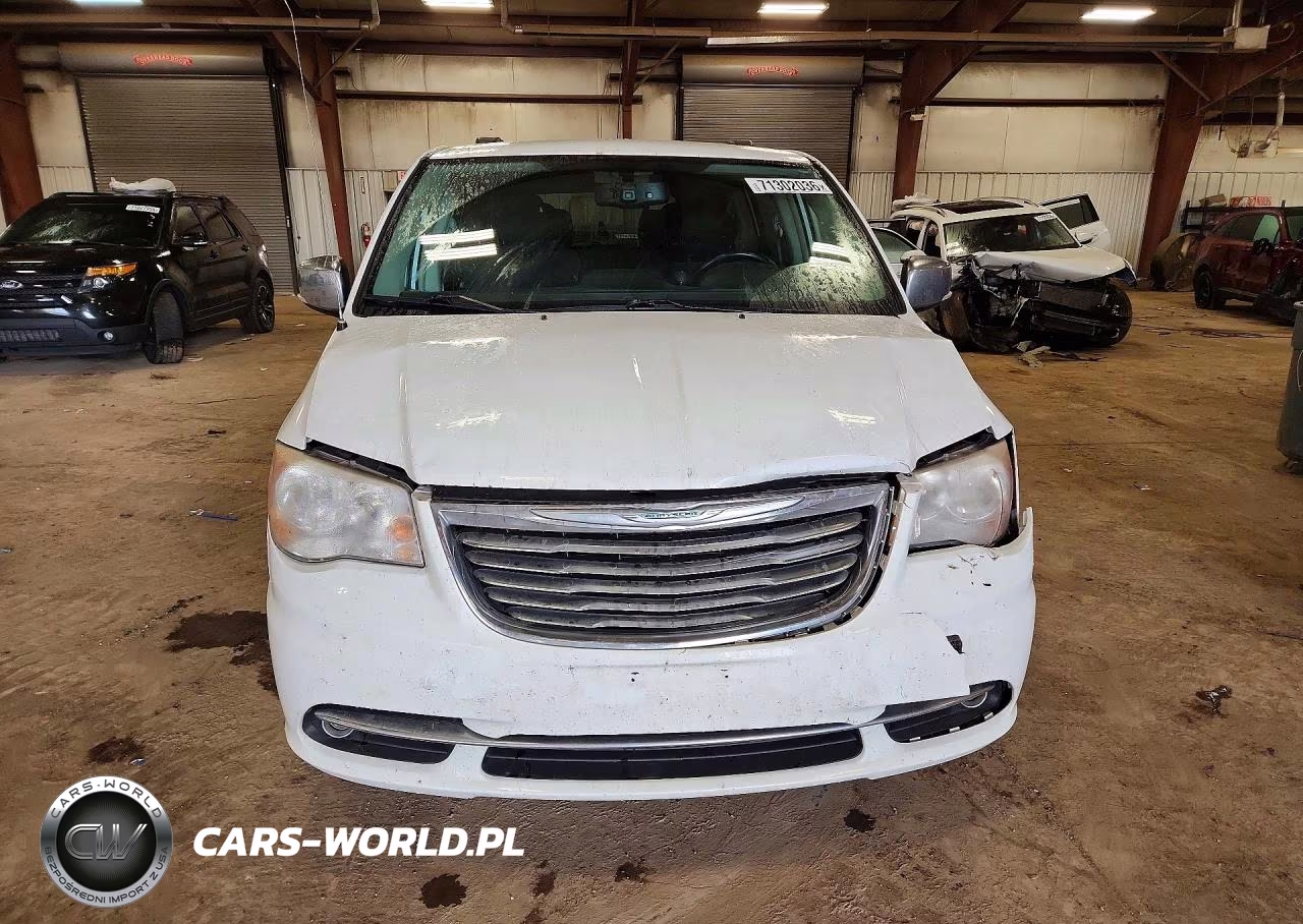 2014 Chrysler Town & Country Touring L VIN:2C4RC1CG9ER455553 - 5